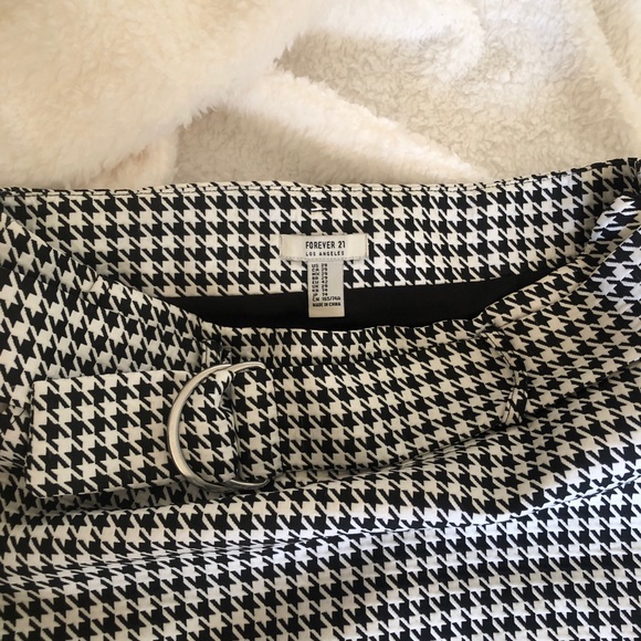 ⭐️ NWOT Forever21 B&W Mini Skirt + Belt - Picture 3 of 6